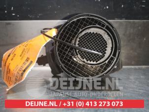 Gebruikte Luchthoeveelheidsmeter Ssang Yong Kyron 2.0 M 200 Xdi 16V 4x4 Prijs € 25,00 Margeregeling aangeboden door V.Deijne Jap.Auto-onderdelen BV