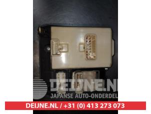 Daihatsu Cuore Combischakelaar ramen O312242 foto 2