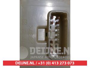 Daihatsu Cuore Combischakelaar ramen O312242 foto 3