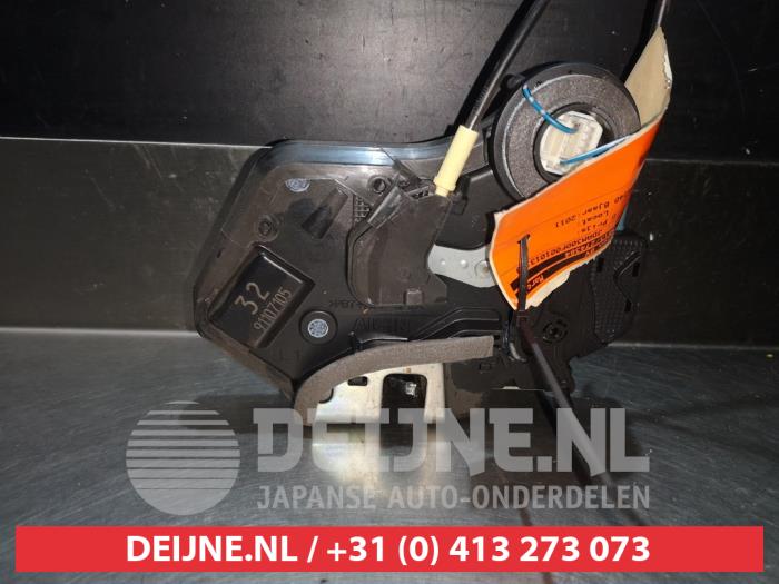 Subaru Justy Deurslot Mechaniek 4Deurs links-achter O280174