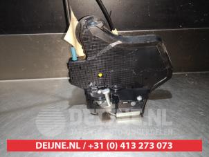 Subaru Justy Deurslot Mechaniek 4Deurs links-achter O280174 foto 2