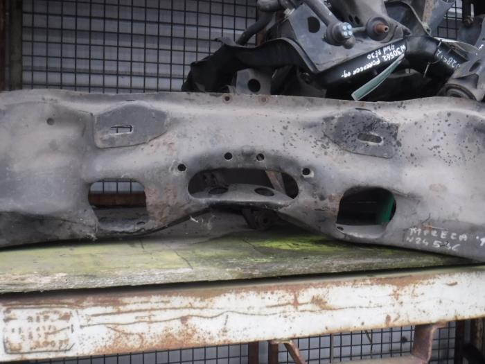 Subframe van een Subaru Impreza I (GC) 2.0i Turbo GT 16V 4x4 2000