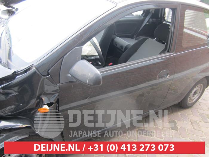 Daihatsu Cuore Tür 2-türig links O271350