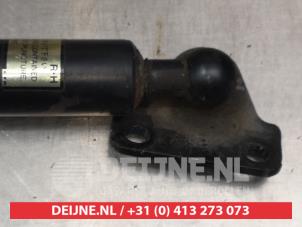 Mitsubishi Grandis Gasdemper rechts-achter O295191 foto 3