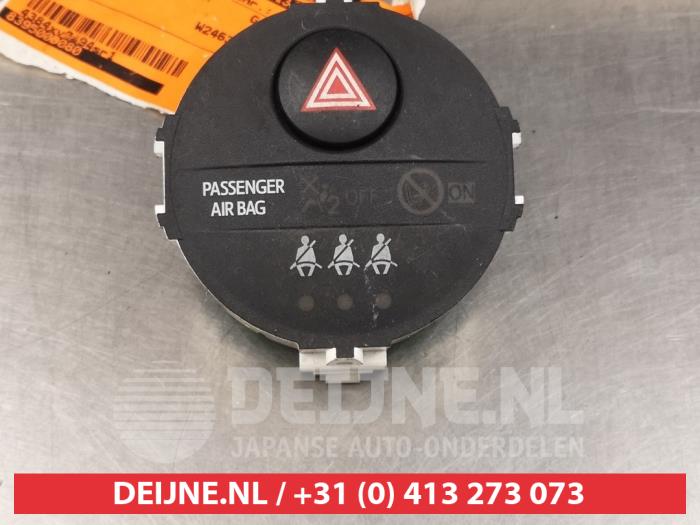 Toyota Yaris Paniekverlichtings Schakelaar O310590