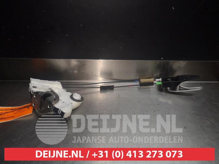 Toyota Prius Deurslot Mechaniek 4Deurs rechts-voor O281243