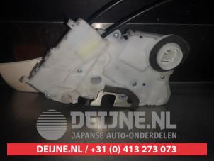 Toyota Prius Front door lock mechanism 4-door, right O281243 photo 3