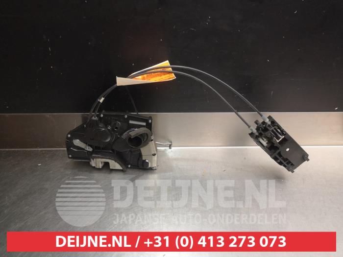 Kia Carnival Deurslot Mechaniek 4Deurs rechts-voor O280890