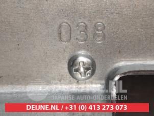 Mazda 2 Scheibenwischermotor hinten O300937 foto 3