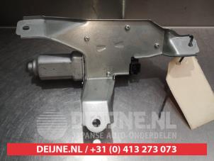 Mazda 2 Scheibenwischermotor hinten O300937 foto 2