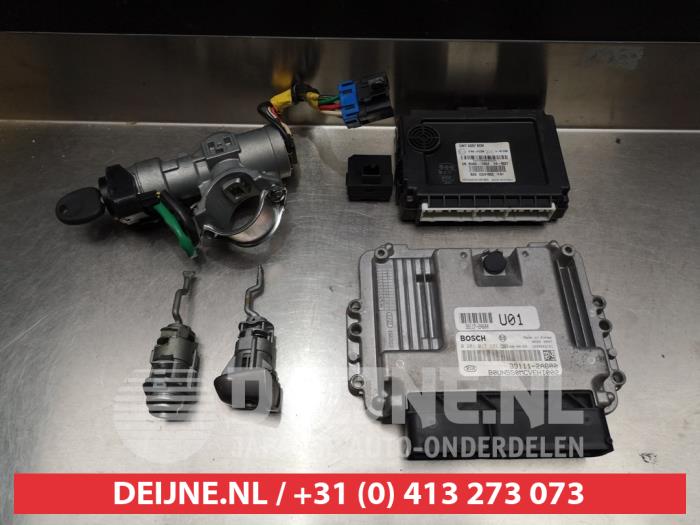 Kia Carens Kontaktslot+Sleutel O335372