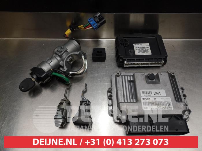 Kia Carens Slotenset Cilinder (compleet) O278330