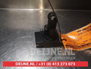 Gebruikte Luchthoeveelheidsmeter Toyota Land Cruiser 90 (J9) 3.0 D-4D 16V Prijs € 25,00 Margeregeling aangeboden door V.Deijne Jap.Auto-onderdelen BV