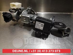 Suzuki Swift Ignition lock + key O335819 photo 2