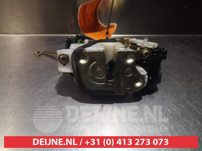 Mitsubishi L200 Türschlossmechanik 4-türig links hinten O280358