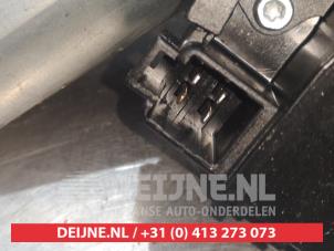 Toyota Yaris Ruitenwissermotor achter O301436 foto 4