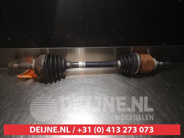 Toyota Yaris Aandrijfas links-voor O318645