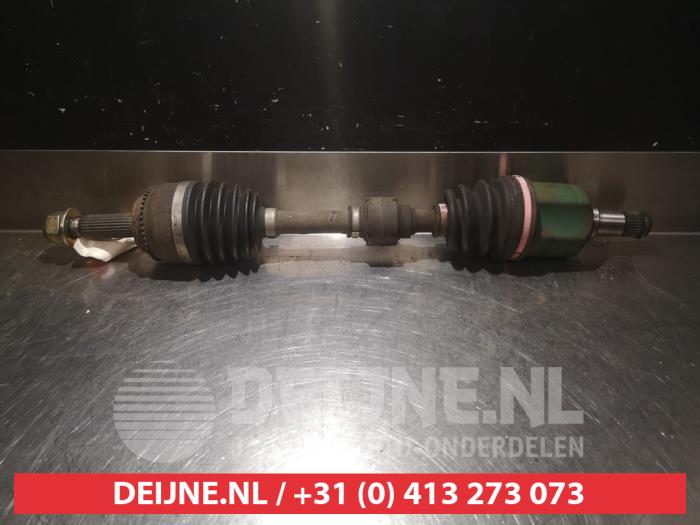 Gebruikte Aandrijfas links-voor Mitsubishi Lancer Wagon (CS/CT) 2.0 16V Prijs € 50,00 Margeregeling aangeboden door V.Deijne Jap.Auto-onderdelen BV