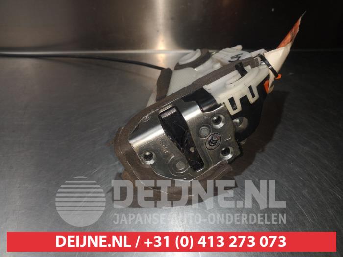 Toyota Prius Deurslot Mechaniek 4Deurs links-achter O280566