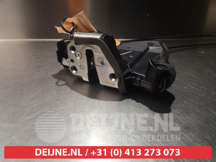 Toyota Auris Deurslot Mechaniek 4Deurs links-voor O279918