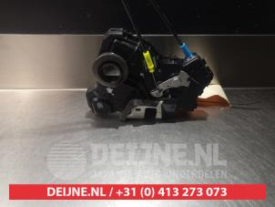 Toyota Auris Door lock mechanism 4-door, front left O279918 photo 3