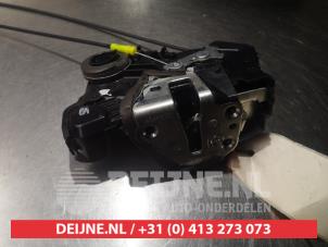 Toyota Auris Door lock mechanism 4-door, front left O279918 photo 4