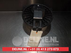 Daihatsu Materia Kachel Ventilatiemotor O367327 foto 2