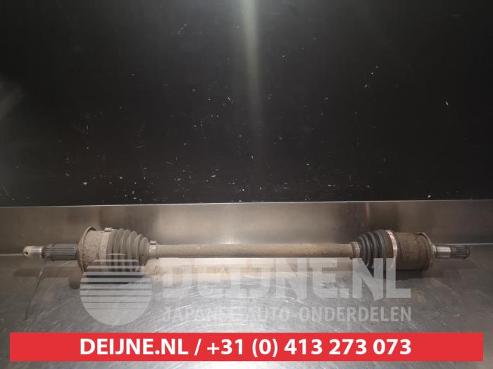 Gebruikte Steekas links-achter Mitsubishi Outlander (CW) 2.0 DI-D 16V 4x4 Prijs € 35,00 Margeregeling aangeboden door V.Deijne Jap.Auto-onderdelen BV