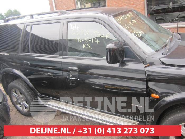 Mitsubishi Pajero Portier 4Deurs rechts-achter O286537