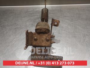 Mitsubishi Space Wagon Bremsdruckverteiler O324385 foto 2