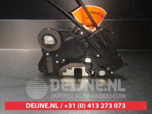 Toyota Prius Door lock mechanism 4-door, front left O279842 photo 2