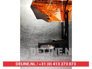 Gebruikte Airbag Sensor Toyota Yaris (P1) 1.3 16V VVT-i Prijs € 20,00 Margeregeling aangeboden door V.Deijne Jap.Auto-onderdelen BV