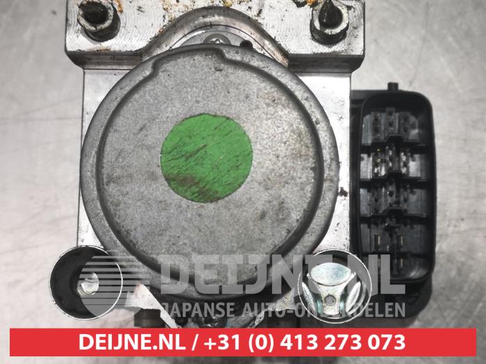 Gebruikte ABS Pomp Toyota Hilux IV 2.5 D4-D 16V Prijs € 75,00 Margeregeling aangeboden door V.Deijne Jap.Auto-onderdelen BV