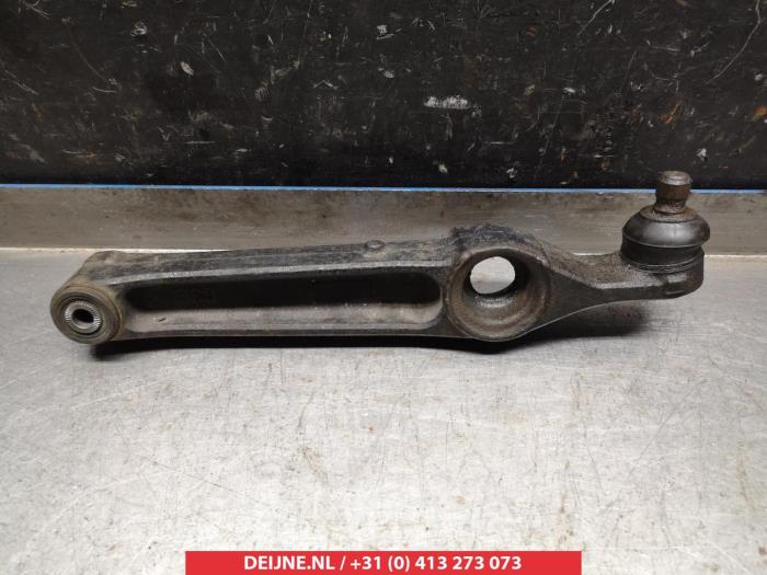 Suzuki Wagon R+ Draagarm onder rechts-voor O382685
