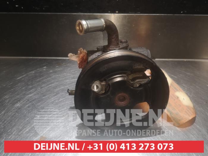 Gebruikte Servopomp Suzuki Grand Vitara II (JT) 1.6 16V Prijs € 35,00 Margeregeling aangeboden door V.Deijne Jap.Auto-onderdelen BV