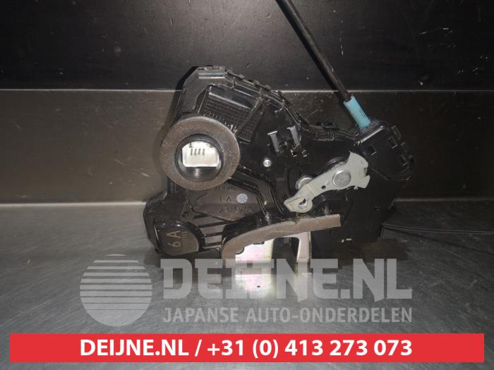 Toyota Rav-4 Türschlossmechanik 4-türig links vorne O279885
