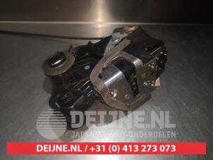 Toyota Rav-4 Door lock mechanism 4-door, front left O279885 photo 2