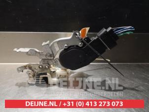Gebruikte Deurslot Mechaniek 4Deurs links-voor Daihatsu Trevis 1.0 12V DVVT Prijs € 50,00 Margeregeling aangeboden door V.Deijne Jap.Auto-onderdelen BV