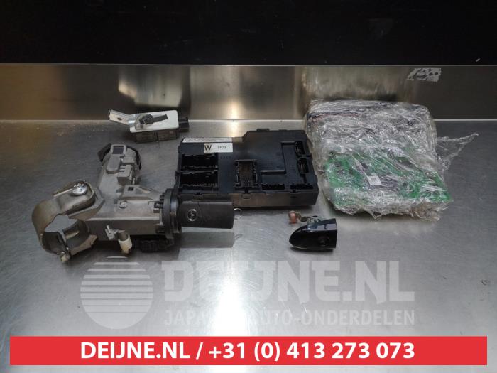 Mazda 2 Engine management computer O344048
