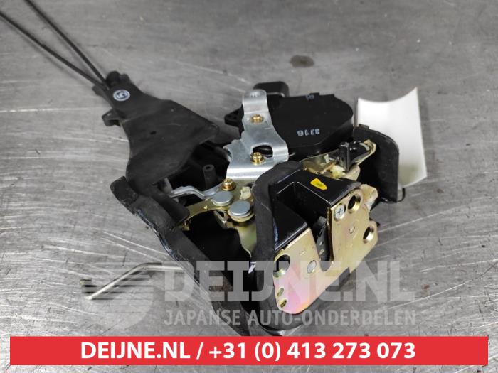 Toyota Rav-4 Deurslot Mechaniek 4Deurs links-achter O280586