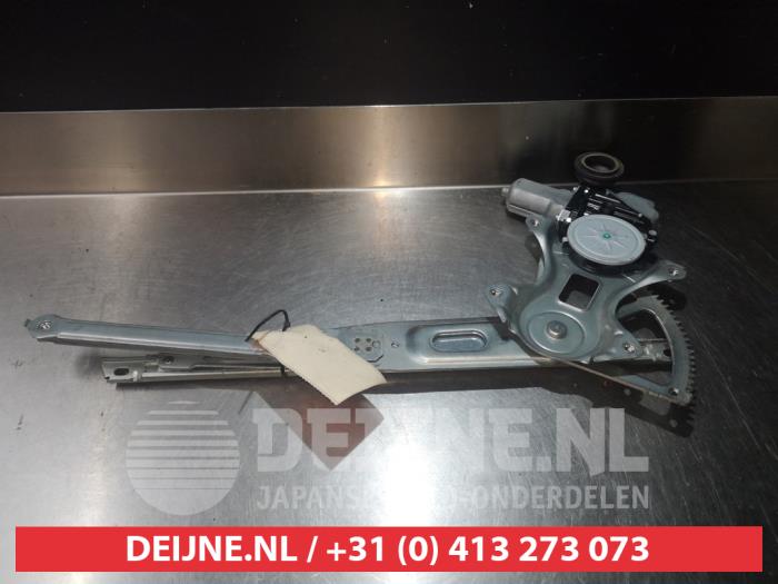 Toyota Verso-S Ruitmechaniek 4Deurs links-voor O276094