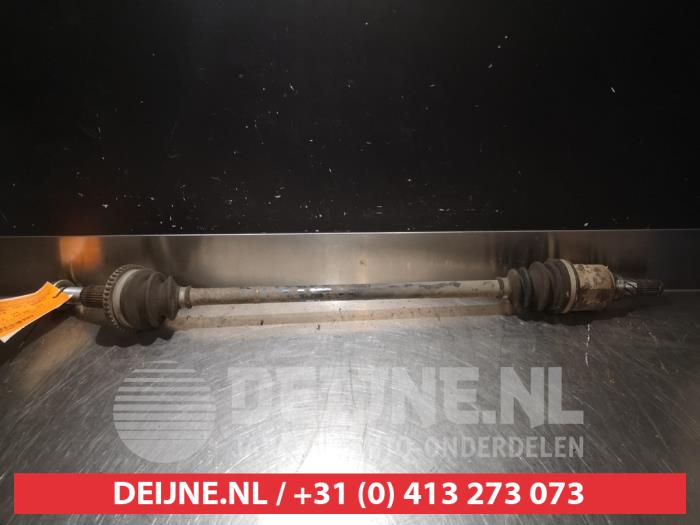 Gebruikte Steekas rechts-achter Nissan X-Trail (T30) 2.2 dCi 16V 4x4 Prijs € 35,00 Margeregeling aangeboden door V.Deijne Jap.Auto-onderdelen BV