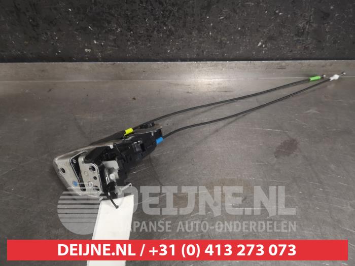 Toyota Auris Rear door lock mechanism 4-door, left O280589