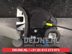 Toyota Auris Rear door lock mechanism 4-door, left O280589 photo 2
