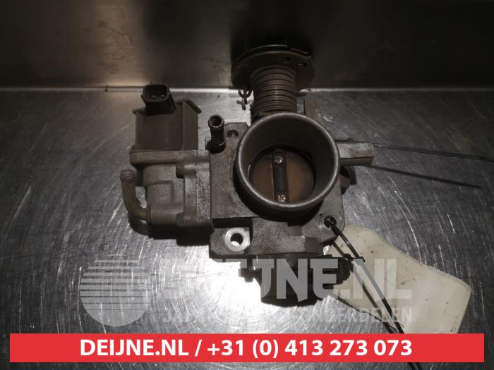 Mazda 323 Gasklephuis O356085