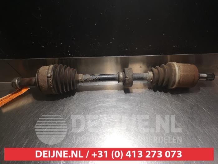 Gebruikte Aandrijfas links-voor Honda FR-V (BE) 1.7 16V Prijs € 50,00 Margeregeling aangeboden door V.Deijne Jap.Auto-onderdelen BV