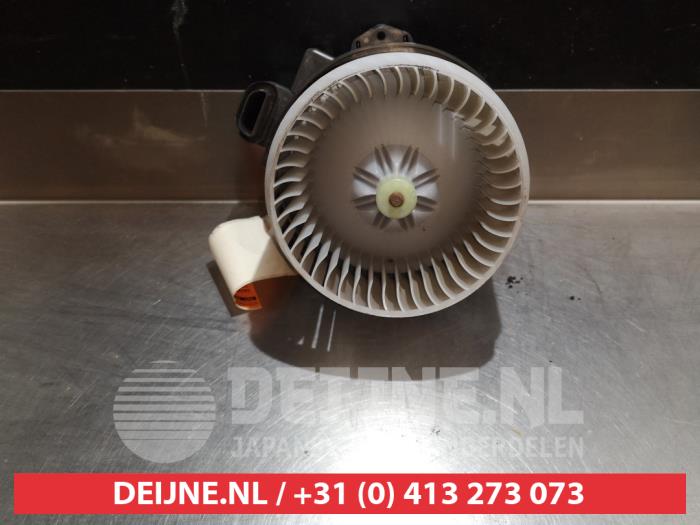 Toyota Verso-S Kachel Ventilatiemotor O367487