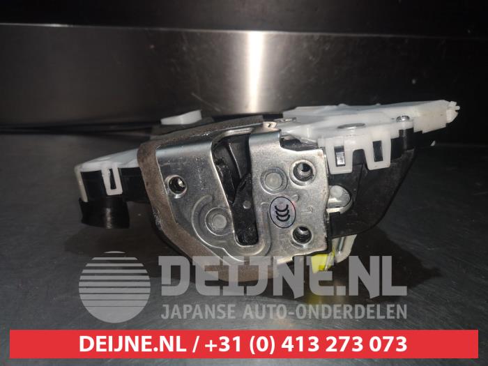 Toyota Verso-S Deurslot Mechaniek 4Deurs links-voor O279931
