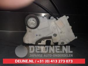 Toyota Verso-S Door lock mechanism 4-door, front left O279931 photo 2