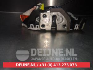 Toyota Verso-S Door lock mechanism 4-door, front left O279931 photo 3